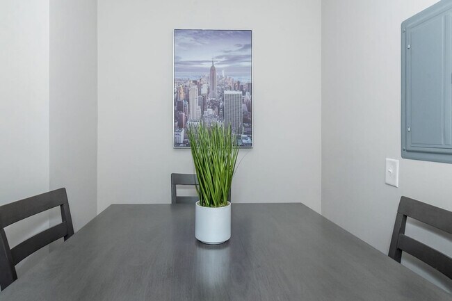 Building Photo - 3518 Roswell Rd NE