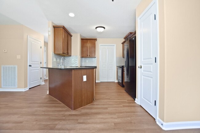 Building Photo - Pet Friendly Three Bedroom!