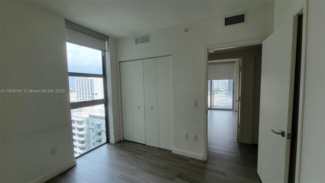 Building Photo - 1100S S Miami Ave