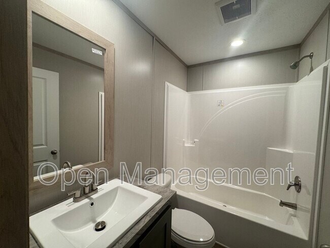 Building Photo - 8701 NE 107th Pl