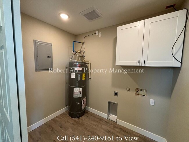 Building Photo - 2601 SW Hailey Ave