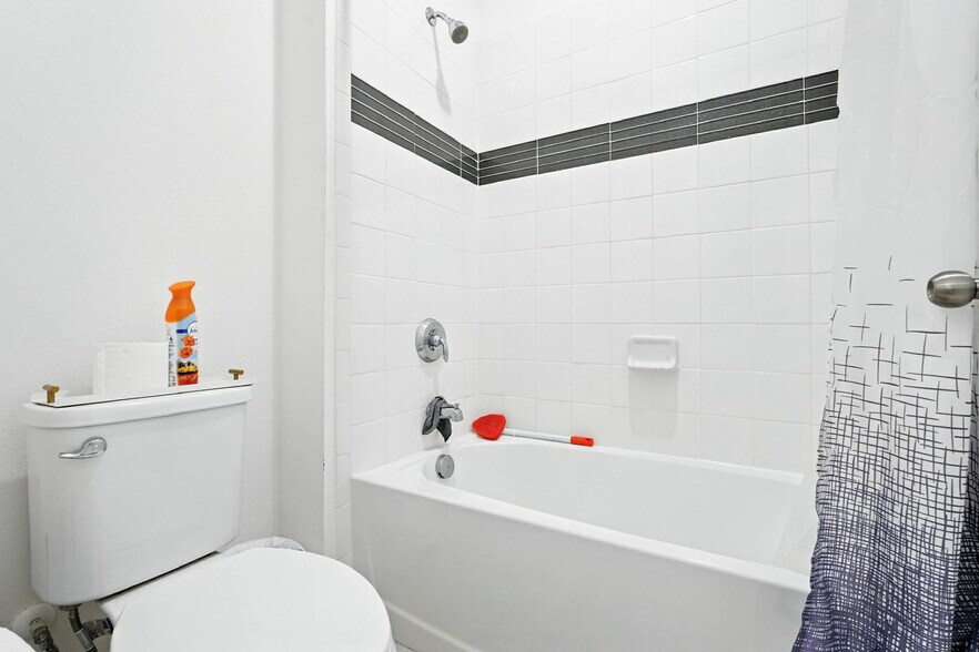 Building Photo - 2720 Nottel Dr