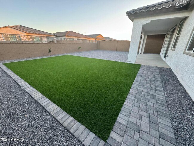 Building Photo - 3300 E Ranchhand Dr