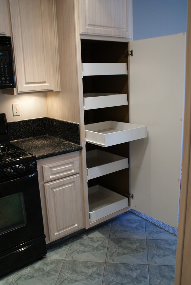 Custom Kitchen Pantry - 26102 Galvez Ct