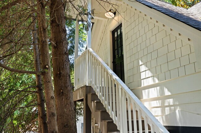 Building Photo - 1358 Briarcliff Rd NE