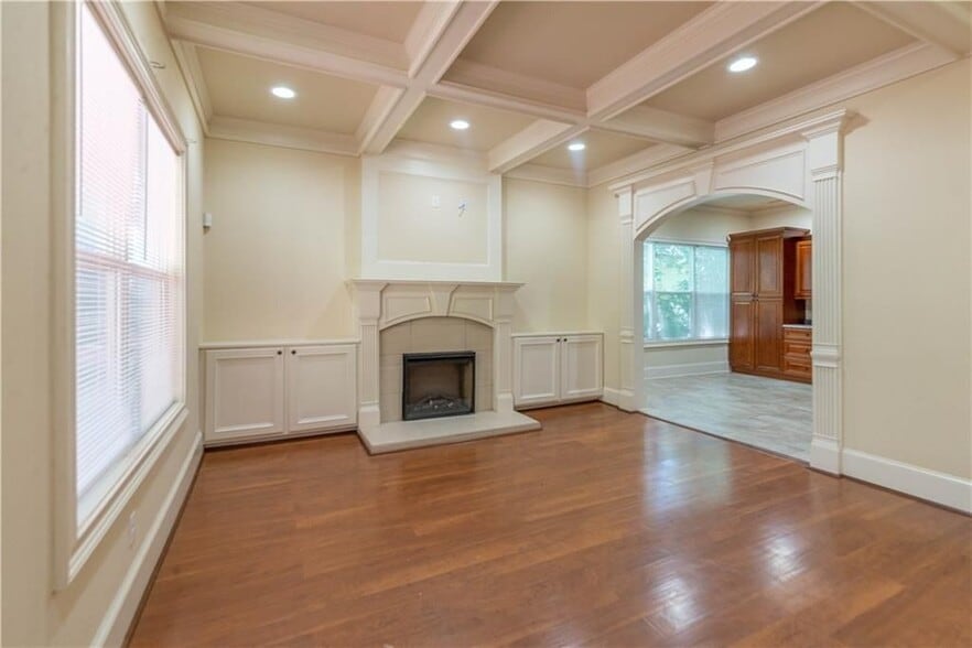 Building Photo - 1371 Clermont Ave