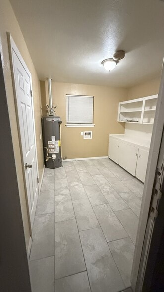 Large Laundry Room - 1311 21st St