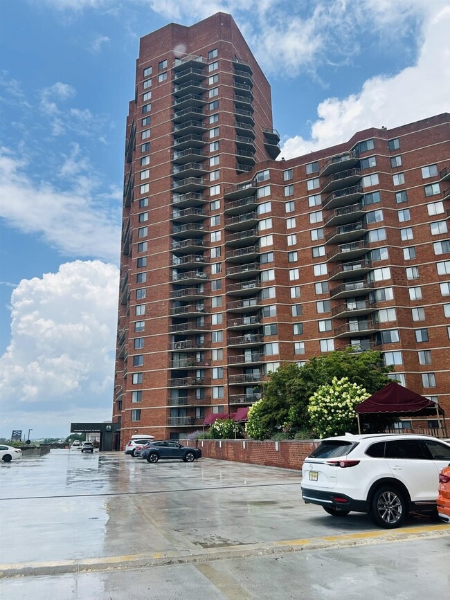 Primary Photo - 1040 Harmon Cove Tower