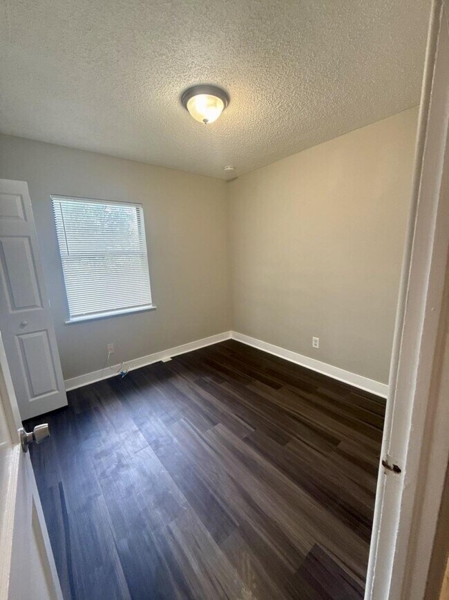 Building Photo - 3 bedroom in Jacksonville FL 32218