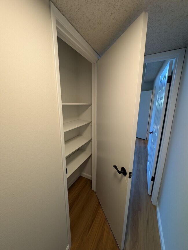 Building Photo - Los Gatos Townhome