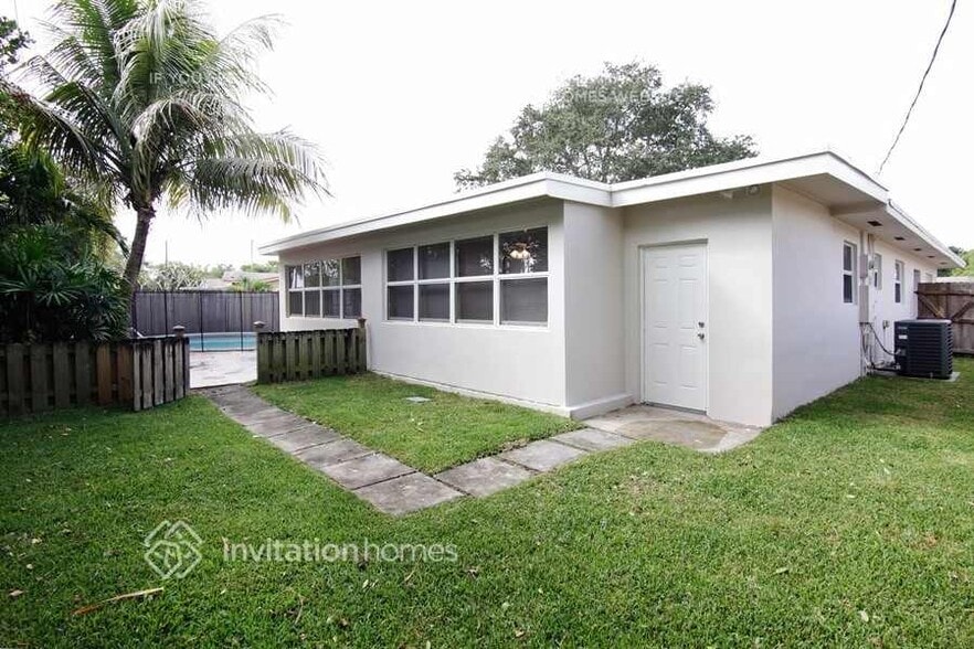 Building Photo - 781 SW 64th Terrace