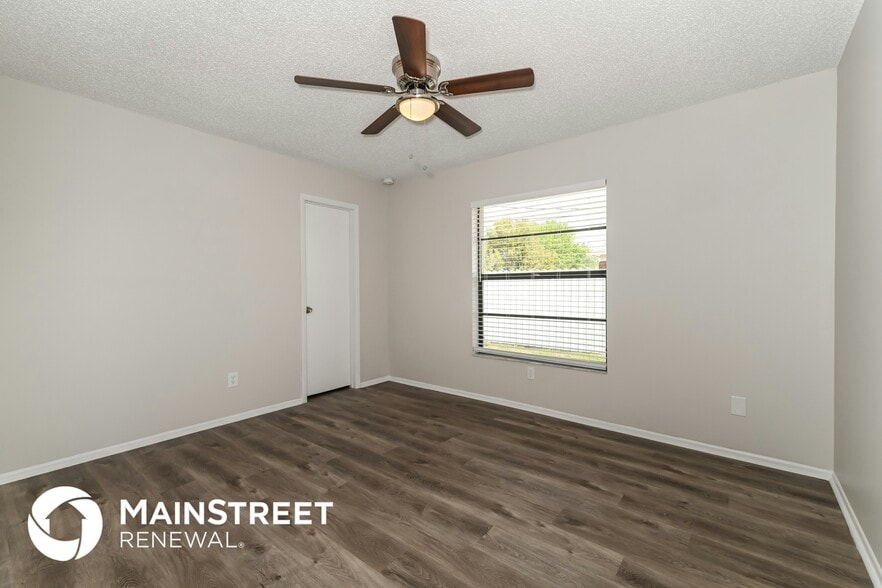 Building Photo - 1824 NE 7th Pl