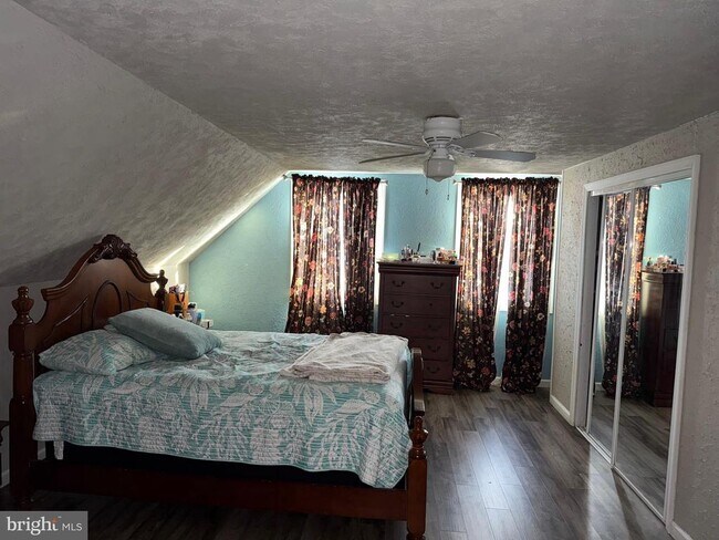 Building Photo - 27 Middleton Ln