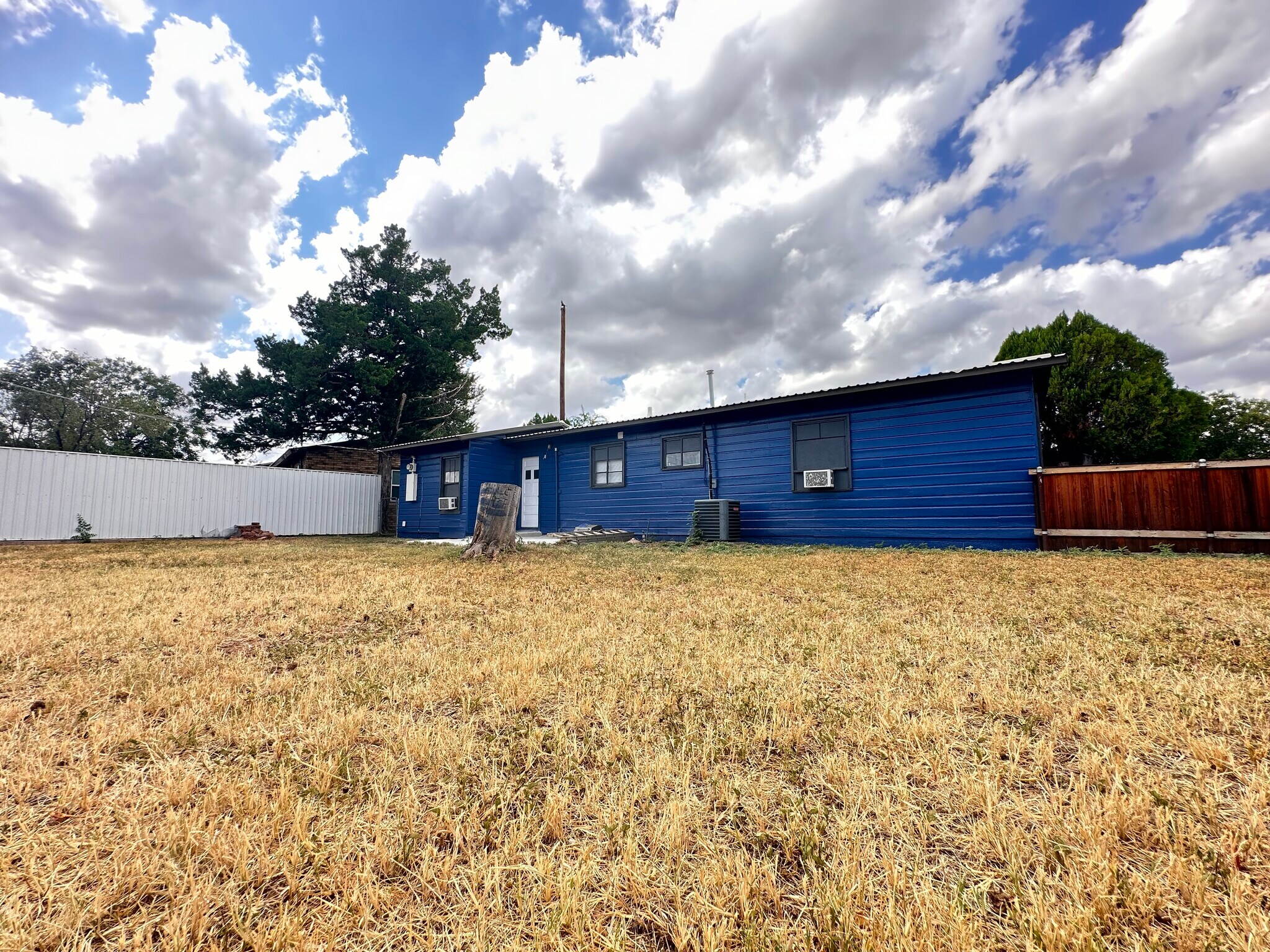 Building Photo - 3805 Highland Dr