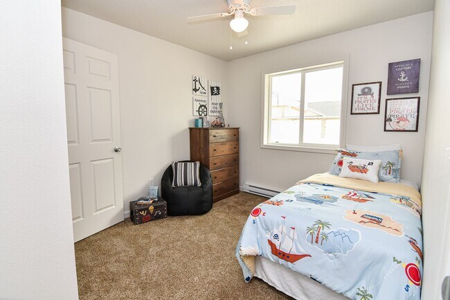 Building Photo - 3 Bedroom, Single-story Townhomes for rent...