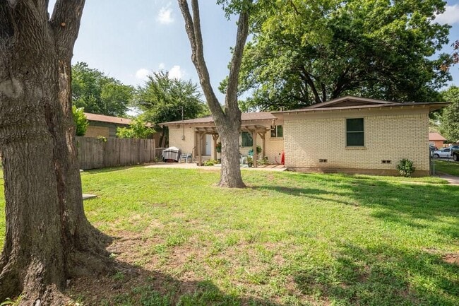 Building Photo - 7012 Greenlee St