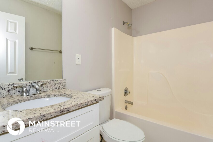 Building Photo - 5752 Graceland Dr SW