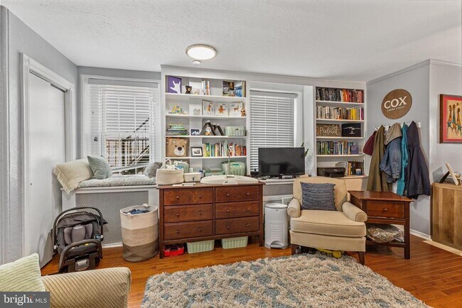 Building Photo - 158 Montgomery Ave