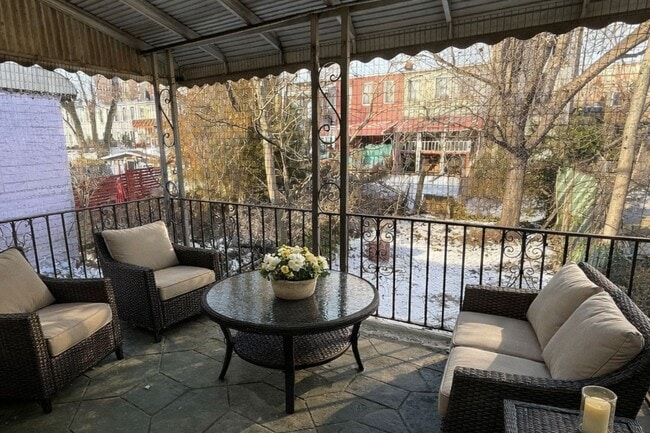 Building Photo - 2001 Bergen St