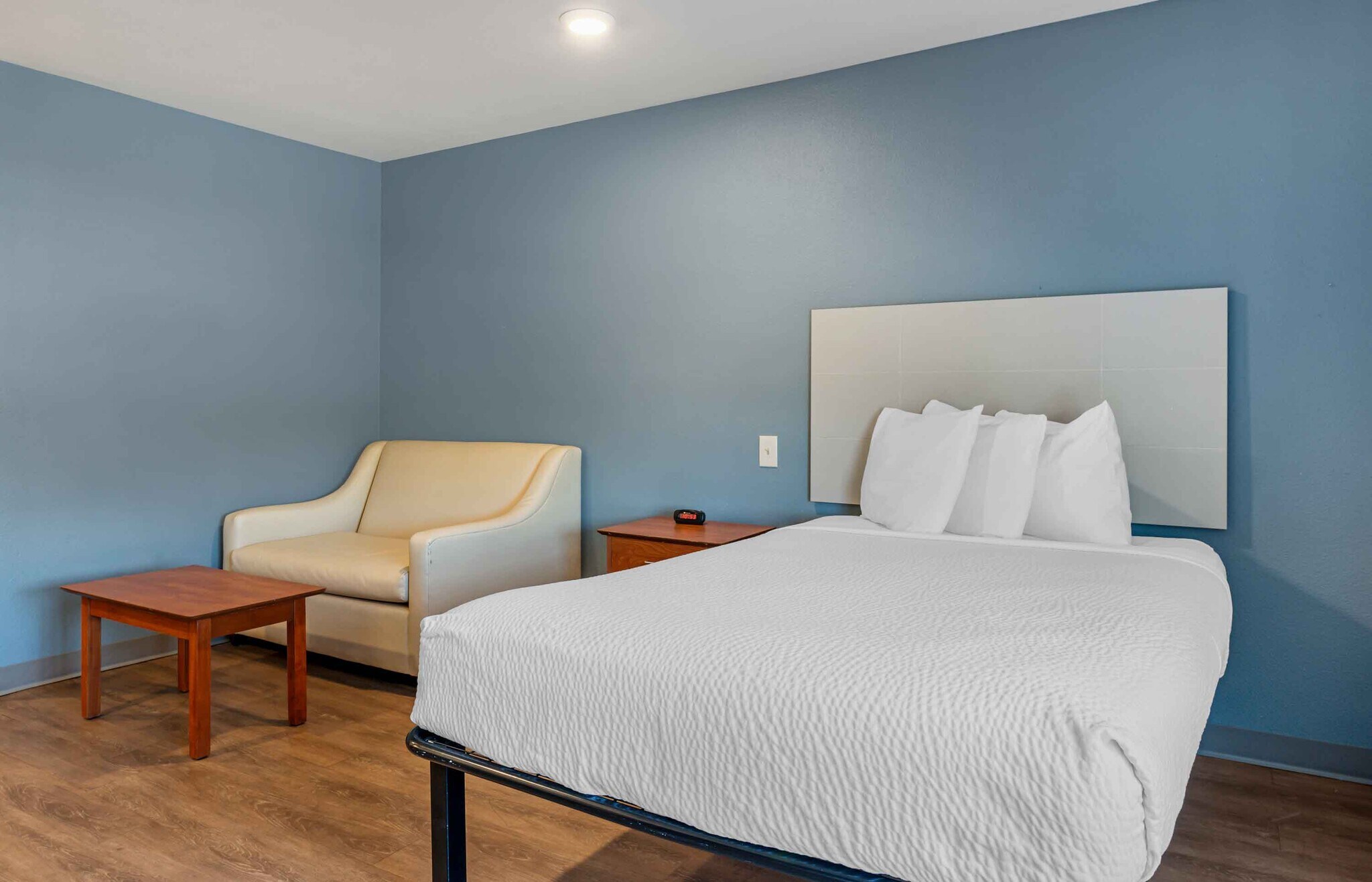 Building Photo - Furnished Studio-Indianapolis - Lawrence