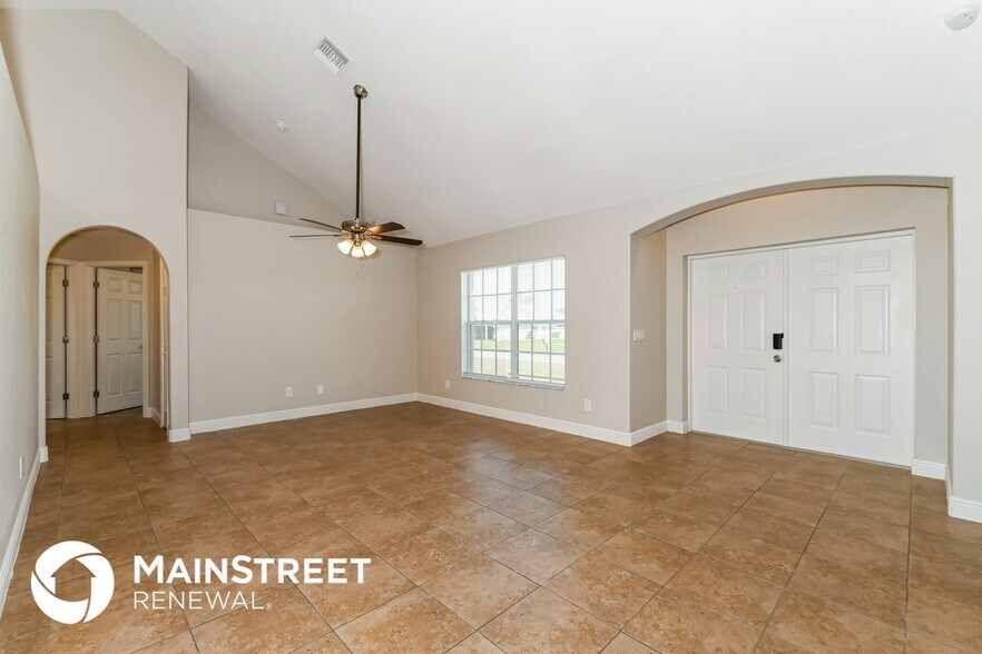 Building Photo - 1002 SW 4th Ave