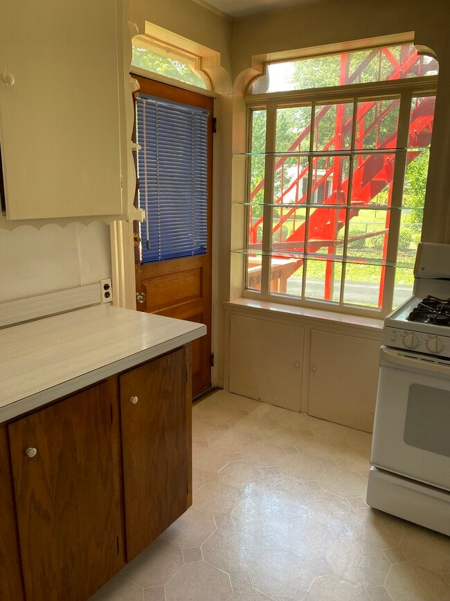 Building Photo - 7936 Montgomery Ave