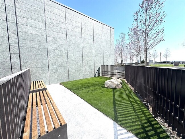 Building Photo - 682 Atlantic Ave