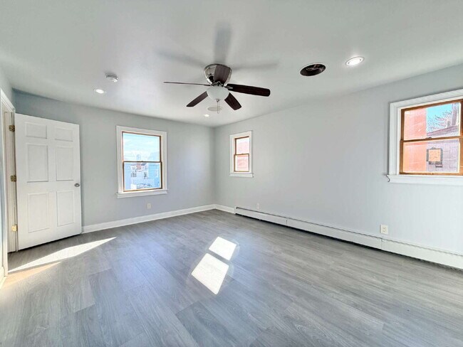 Building Photo - Move in ready, spacious, 4 bedroom, 3 bath single-family home available for rent in Hackensack, NJ.