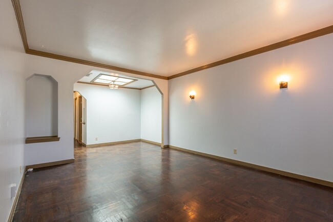 Building Photo - 3 Bed / 2 Bath San Bruno charmer is ready ...