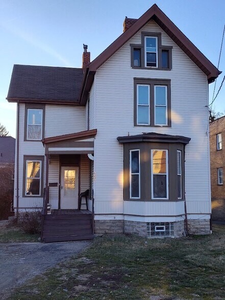 Primary Photo - 6205 Kennedy Ave