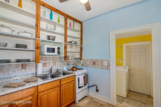 Building Photo - 27 E Ave A