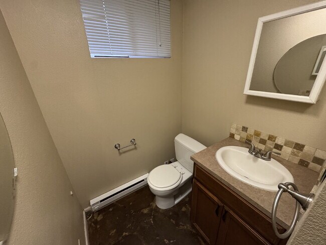 Building Photo - **HALF OFF Third Months Rent** 1 Bedroom in SW Portland - Johns Landing