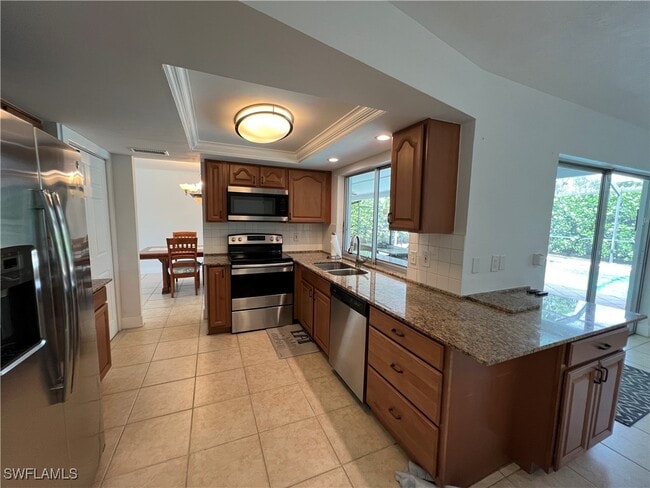 Building Photo - 858 Rose Way