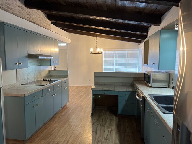 Building Photo - 4 Bedroom 2 bath home near lake Tenkiller with office