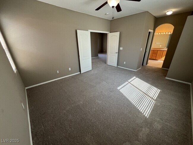 Building Photo - 733 Easter Lily Pl