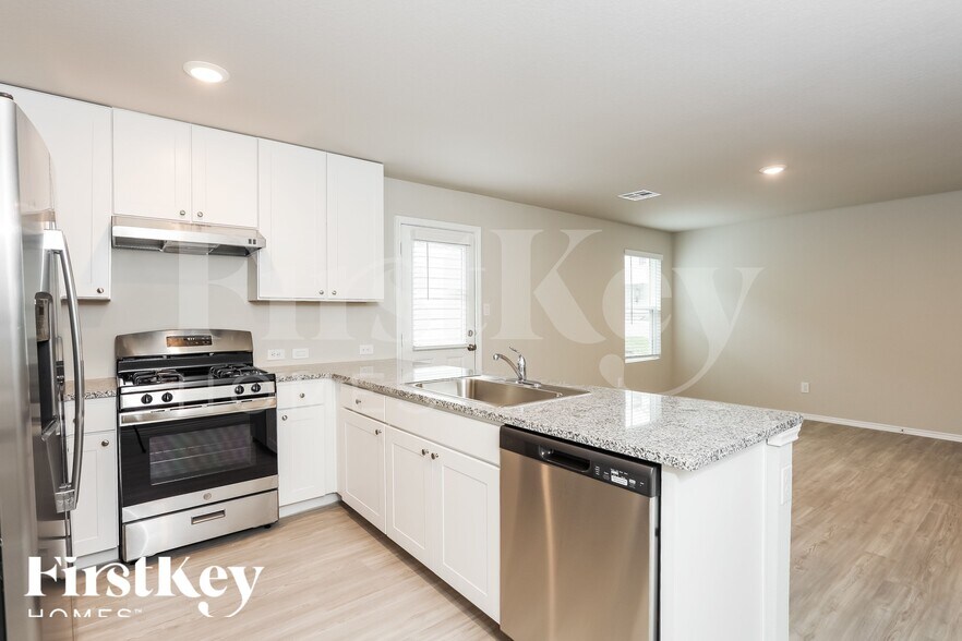 Building Photo - 6432 Cotton Ridge