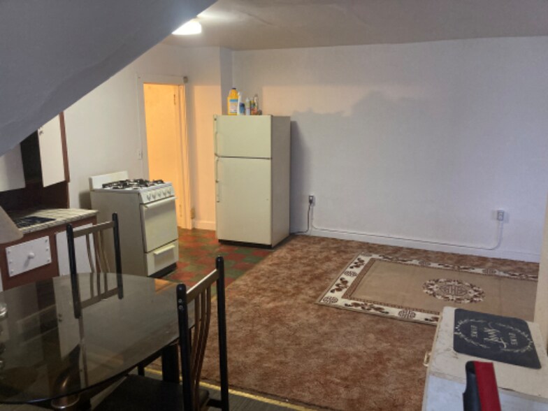 Building Photo - 3431 W Kilbourn Ave