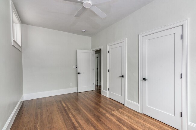 Building Photo - Just Renovated! Washington Square - Close to T / Star Market