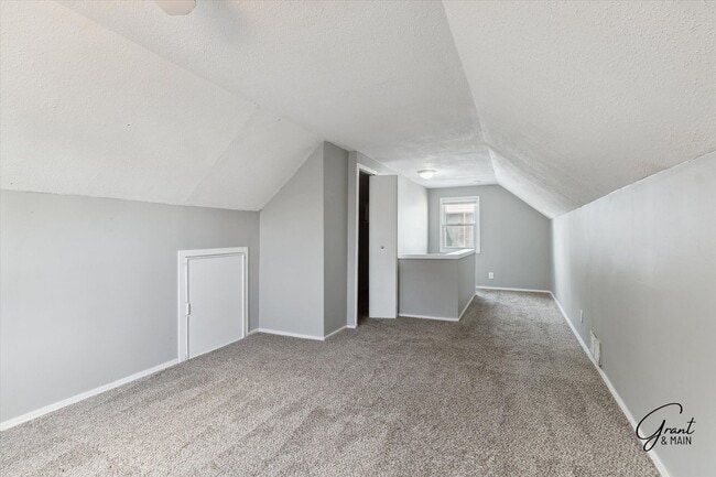 Building Photo - $1400 3 bedroom bungalow