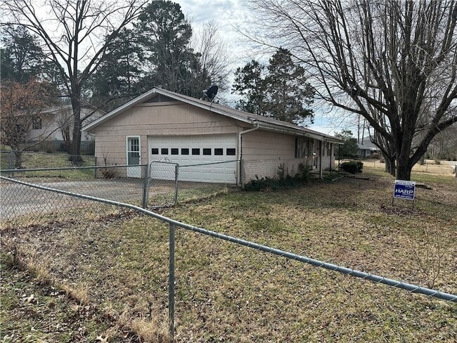 Building Photo - 101 Buffalo St