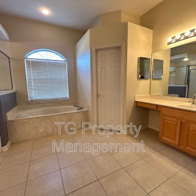 Building Photo - 2493 Brook Park Way