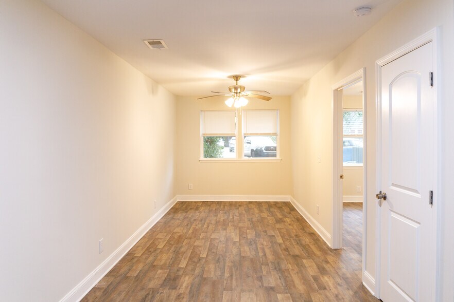 Building Photo - 1916 2nd Dr