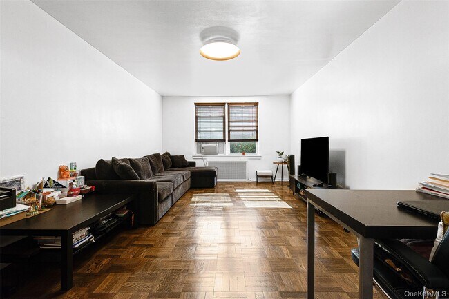 Building Photo - 102-55 67th Dr