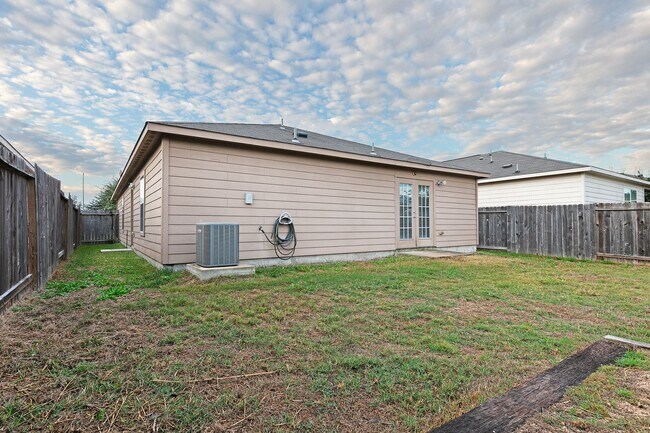 Building Photo - Luckey Ranch Single Story 3 bedroom with d...