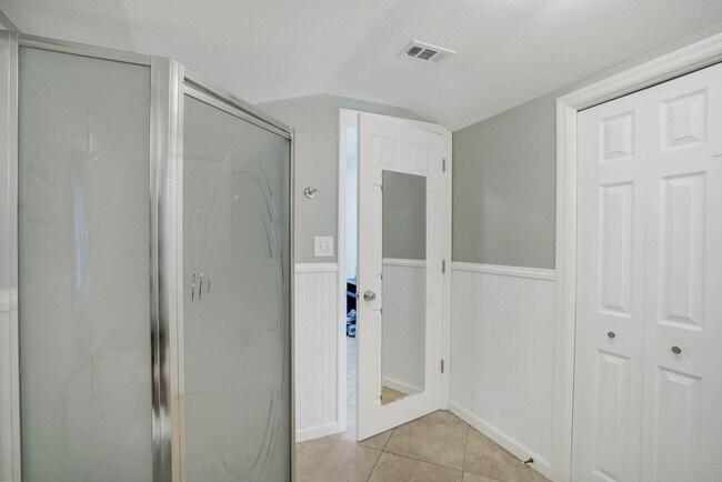 Building Photo - 1826 58th St S