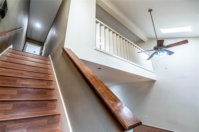 Building Photo - 2833 Panagard Dr