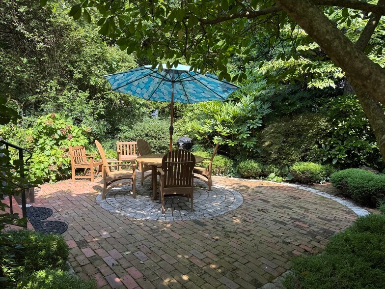 Building Photo - 802 Jamestown Rd