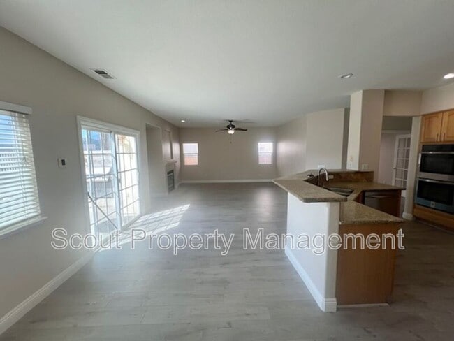 Building Photo - 33309 Morning View Dr