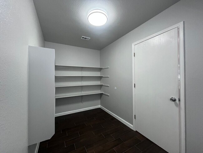 Building Photo - Move-In Ready 4-Bedroom Home Near Tesla, Airport & Downtown Austin