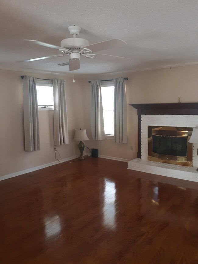 Building Photo - 804 Gull Ln